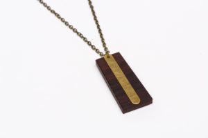 essence de palissandre
métal en laiton
chaîne en bronze diamètre 45cm